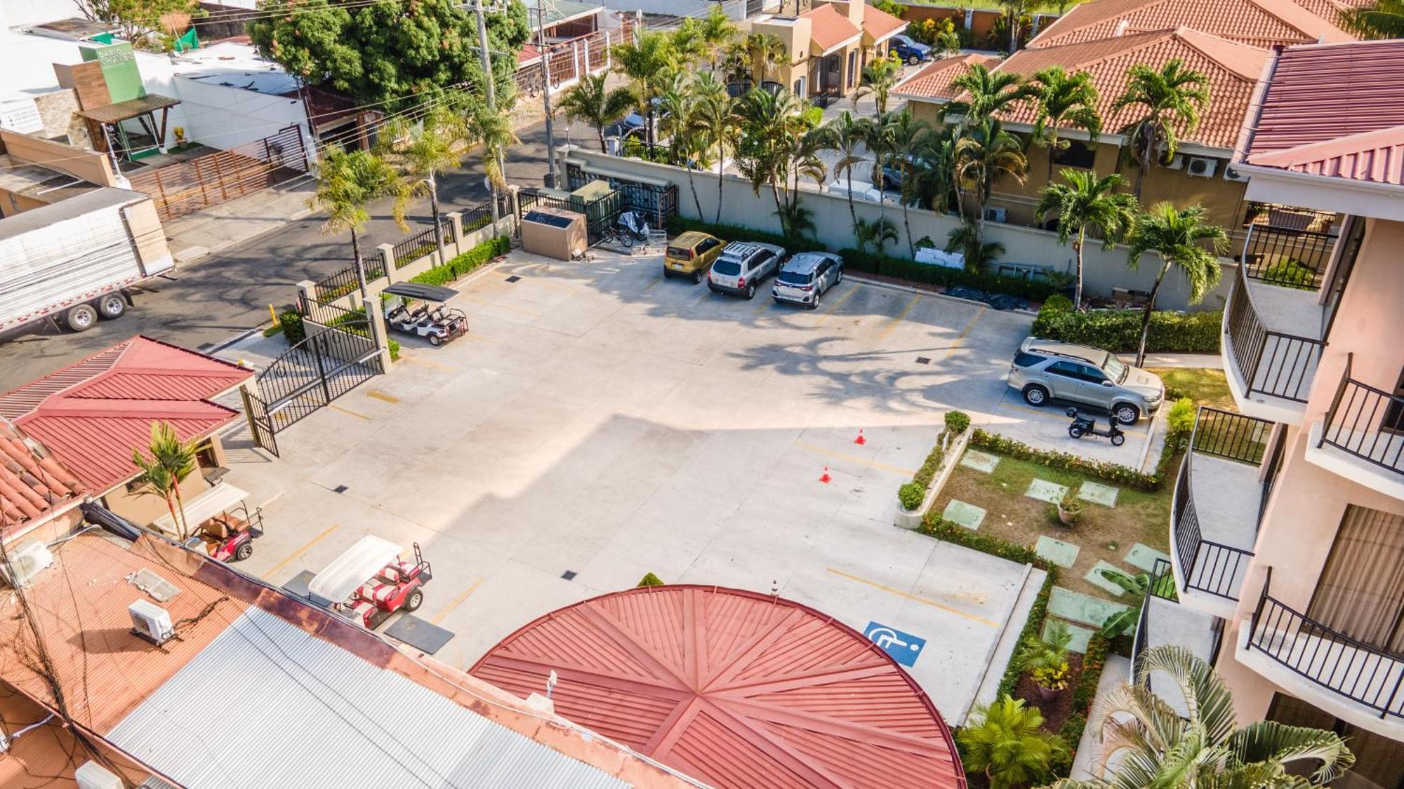 Monaco Condominiums ฆาโก ภายนอก รูปภาพ